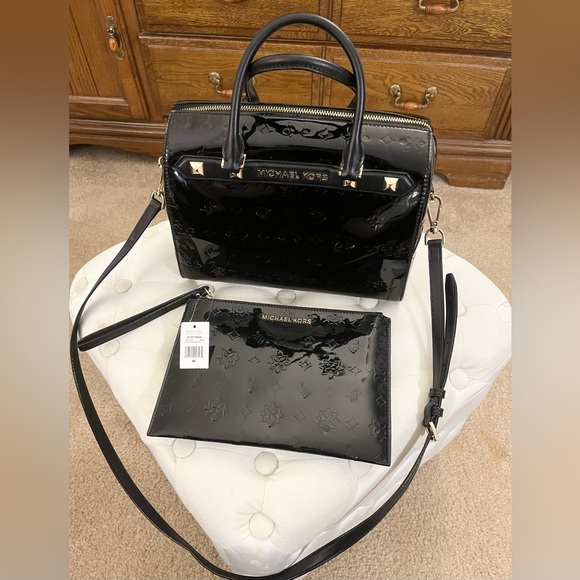 Michael Kors Kara Medium Duffle Signature Handbag/Wristlet Set NWT RARE - Picture 5 of 12